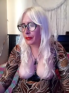 Snapshot of Rousmk1 chatting on 10-11-25, 06:39 Rousmk1 online show from 10-11-25, 06:39