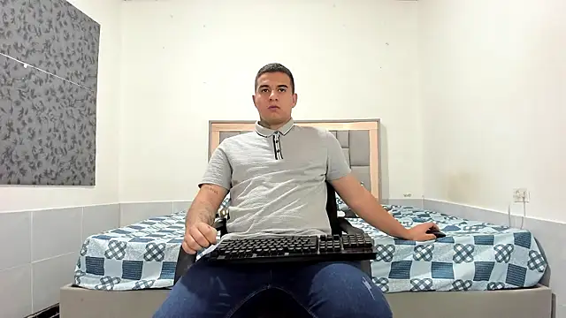 Snapshot of simookeler chatting on 01-08-26, 11:12 simookeler online show from 01-08-26, 11:12