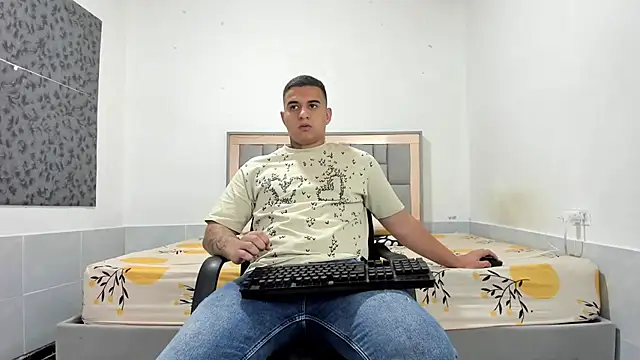 Snapshot of simookeler chatting on 01-11-26, 12:15 simookeler online show from 01-11-26, 12:15