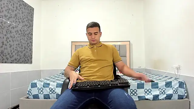 Snapshot of simookeler chatting on 01-19-26, 11:14 simookeler online show from 01-19-26, 11:14