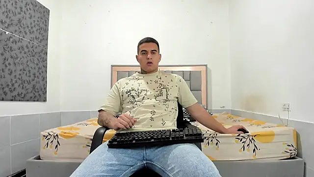 Snapshot of simookeler chatting on 02-05-26, 10:36 simookeler online show from 02-05-26, 10:36