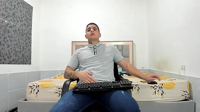 Snapshot of simookeler chatting on 02-06-26, 11:41 simookeler online show from 02-06-26, 11:41