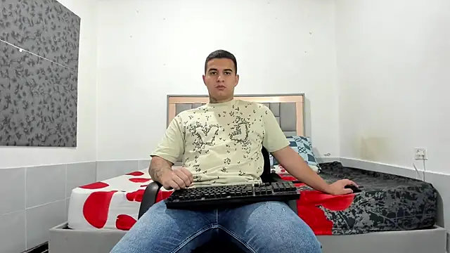 Snapshot of simookeler chatting on 02-11-26, 12:32 simookeler online show from 02-11-26, 12:32