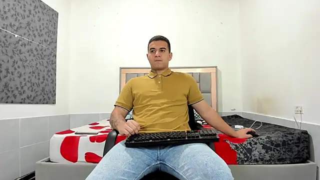 Snapshot of simookeler chatting on 02-12-26, 12:44 simookeler online show from 02-12-26, 12:44