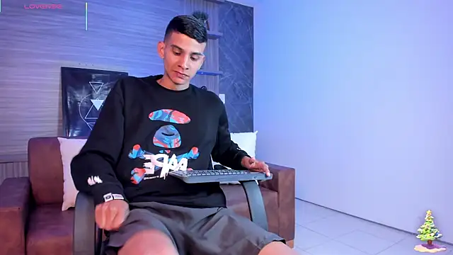 Aaron Scoot online show from 12-17-25, 11:38