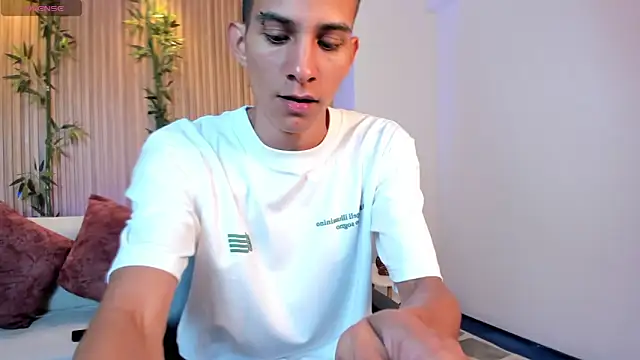 Snapshot of Aaron_Scoot chatting on 01-12-26, 12:43 Aaron Scoot online show from 01-12-26, 12:43