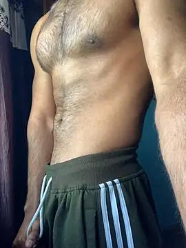 Snapshot of Vampire_xoxo chatting on 12-12-24, 08:03 Vampire xoxo online show from 12-12-24, 08:03