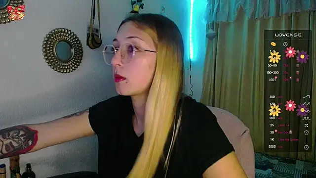 Snapshot of Soffy-brooks chatting on 12-04-24, 03:59 Soffy-brooks online show from 12-04-24, 03:59