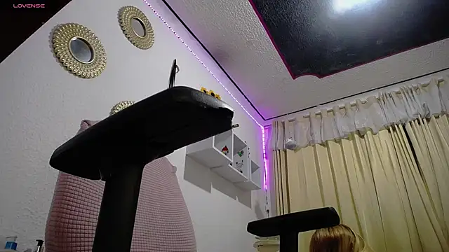 Snapshot of Soffy-brooks chatting on 12-18-24, 07:58 Soffy-brooks online show from 12-18-24, 07:58