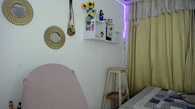 Snapshot of Soffy-brooks chatting on 01-21-25, 08:19 Soffy-brooks online show from 01-21-25, 08:19