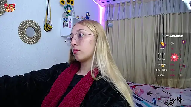 Snapshot of Soffy-brooks chatting on 03-20-25, 10:10 Soffy-brooks online show from 03-20-25, 10:10