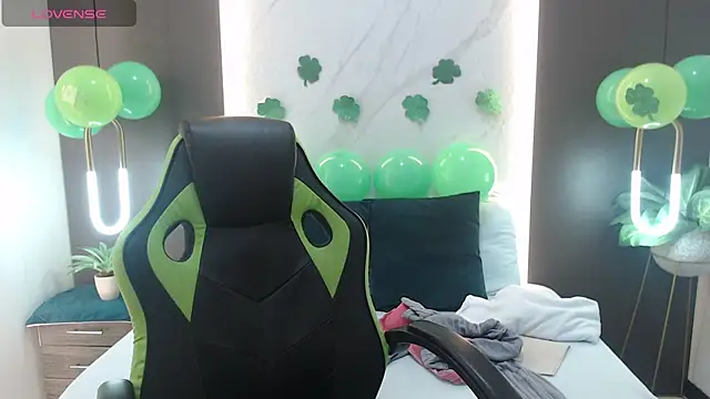 alma fenix online show from 03-17-25, 12:14