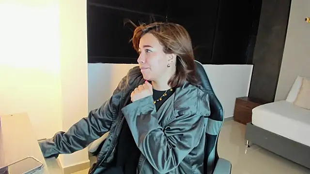 alma fenix online show from 10-13-25, 12:27