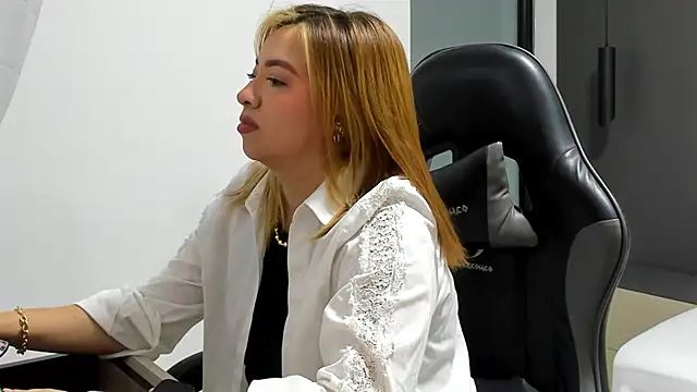 alma fenix online show from 02-20-26, 04:29