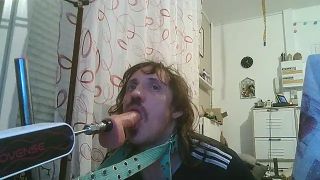 cyril020202 online show from 11-19-25, 08:25