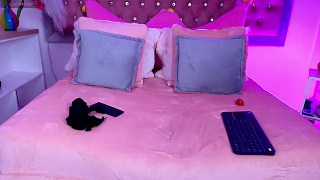 EmmaWilder online show from 10-24-25, 09:22