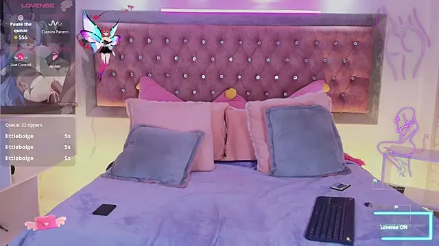 EmmaWilder online show from 11-18-25, 08:35