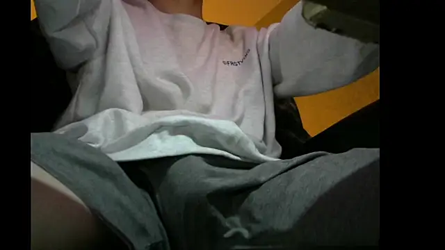 Snapshot of Ray175oo chatting on 02-03-25, 04:20 Ray175oo online show from 02-03-25, 04:20