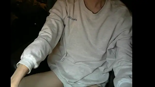 Snapshot of Ray175oo chatting on 02-11-25, 04:24 Ray175oo online show from 02-11-25, 04:24