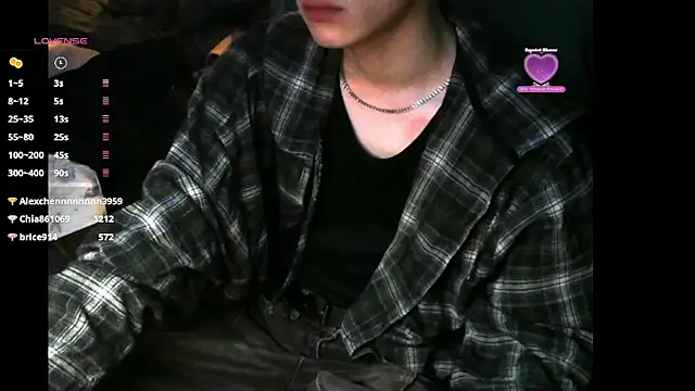 Snapshot of Ray175oo chatting on 02-21-25, 04:26 Ray175oo online show from 02-21-25, 04:26