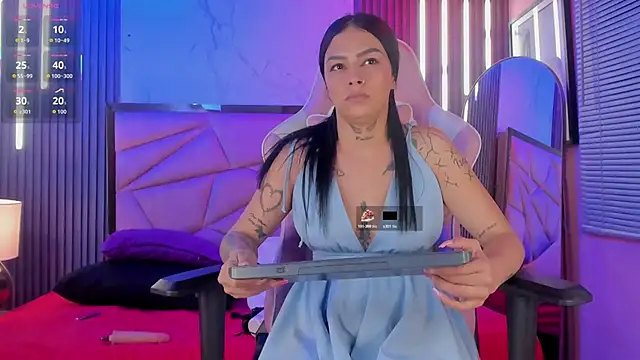 Snapshot of channel_guss chatting on 11-09-25, 10:52 channel guss online show from 11-09-25, 10:52