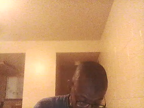 Snapshot of Mcpiney chatting on 10-31-25, 06:58 Mcpiney online show from 10-31-25, 06:58