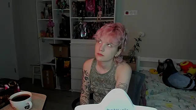 School Love online show from 11-20-25, 07:19