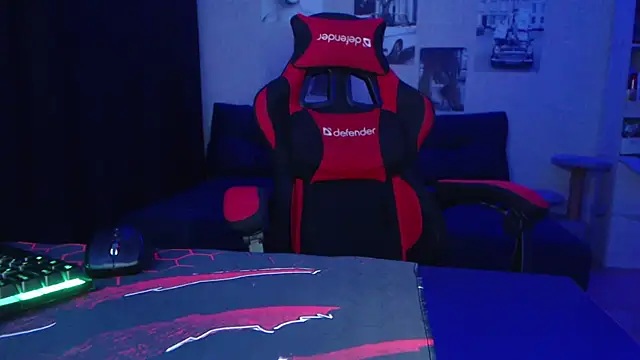 Snapshot of Fluffy_Tiffy chatting on 11-28-25, 12:24 Fluffy Tiffy online show from 11-28-25, 12:24