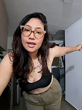 Snapshot of Mia_Ruiz chatting on 01-28-25, 03:36 Mia Ruiz online show from 01-28-25, 03:36