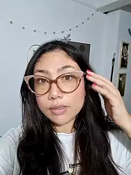 Snapshot of Mia_Ruiz chatting on 02-21-25, 01:44 Mia Ruiz online show from 02-21-25, 01:44