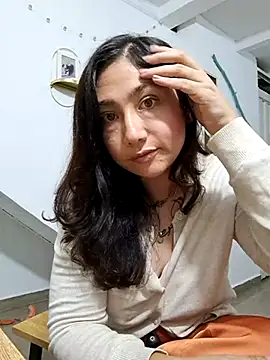 Snapshot of Mia_Ruiz chatting on 02-26-25, 01:21 Mia Ruiz online show from 02-26-25, 01:21