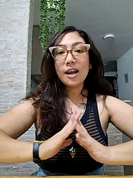 Snapshot of Mia_Ruiz chatting on 03-11-25, 03:37 Mia Ruiz online show from 03-11-25, 03:37