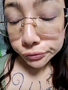 Snapshot of Mia_Ruiz chatting on 10-30-25, 02:13 Mia Ruiz online show from 10-30-25, 02:13