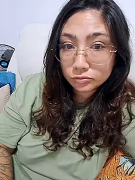 Mia Ruiz online show from 12-21-25, 03:13