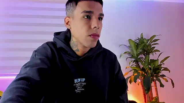 aldrinwhite online show from 10-08-25, 06:16