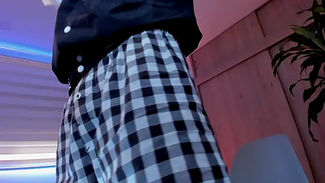 aldrinwhite online show from 12-18-25, 04:13