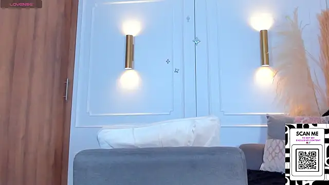 Chrishell  online show from 02-03-25, 03:31