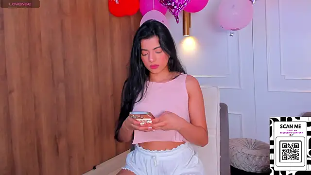 Chrishell  online show from 02-16-25, 10:32