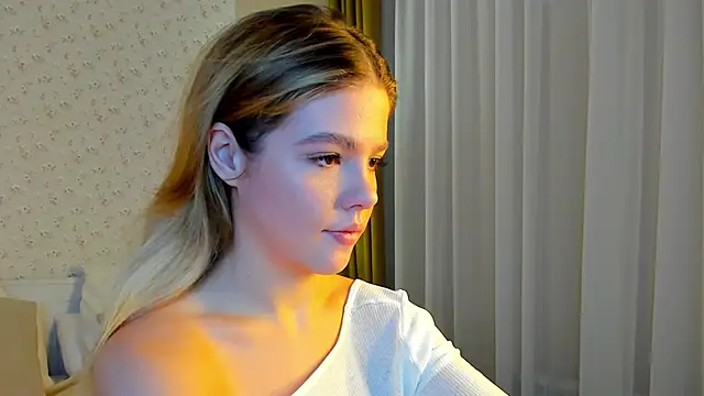 Anna Robinson online show from 01-17-25, 01:15