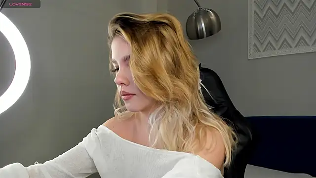 Anna Robinson online show from 01-21-25, 01:08