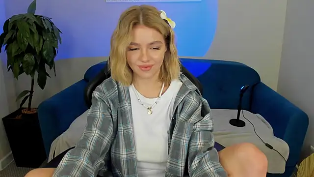 Anna Robinson online show from 03-13-25, 01:32