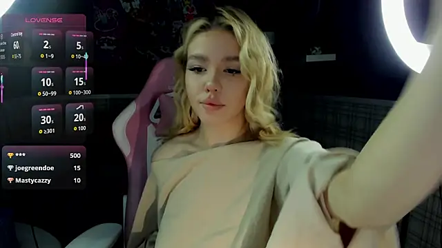 Anna Robinson online show from 09-25-25, 01:53