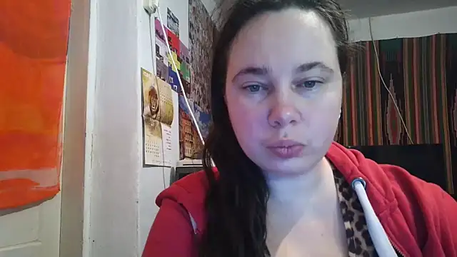 Snapshot of Cora_Maro chatting on 12-17-25, 01:00 Cora Maro online show from 12-17-25, 01:00