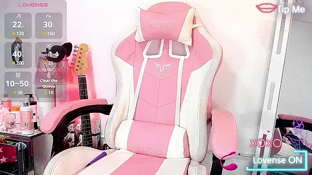 Snapshot of RoxaneEvans_ chatting on 01-17-25, 10:00 RoxaneEvans online show from 01-17-25, 10:00