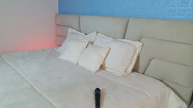 Zoe Benson online show from 09-25-25, 01:37