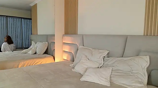 Zoe Benson online show from 02-25-26, 12:04