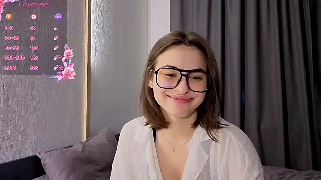 Snapshot of AmiCumOn chatting on 10-13-25, 08:25 AmiCumOn online show from 10-13-25, 08:25