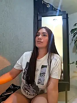 Snapshot of emmily_d chatting on 01-18-25, 10:17 emmily d online show from 01-18-25, 10:17