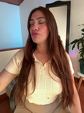 Snapshot of emmily_d chatting on 02-17-26, 06:58 emmily d online show from 02-17-26, 06:58