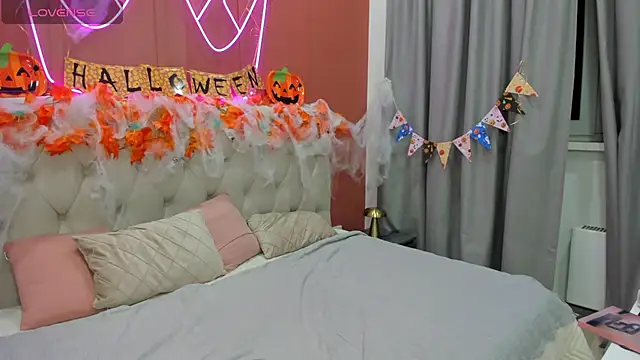 Snapshot of MonikaCharming chatting on 10-23-25, 12:43 MonikaCharming online show from 10-23-25, 12:43